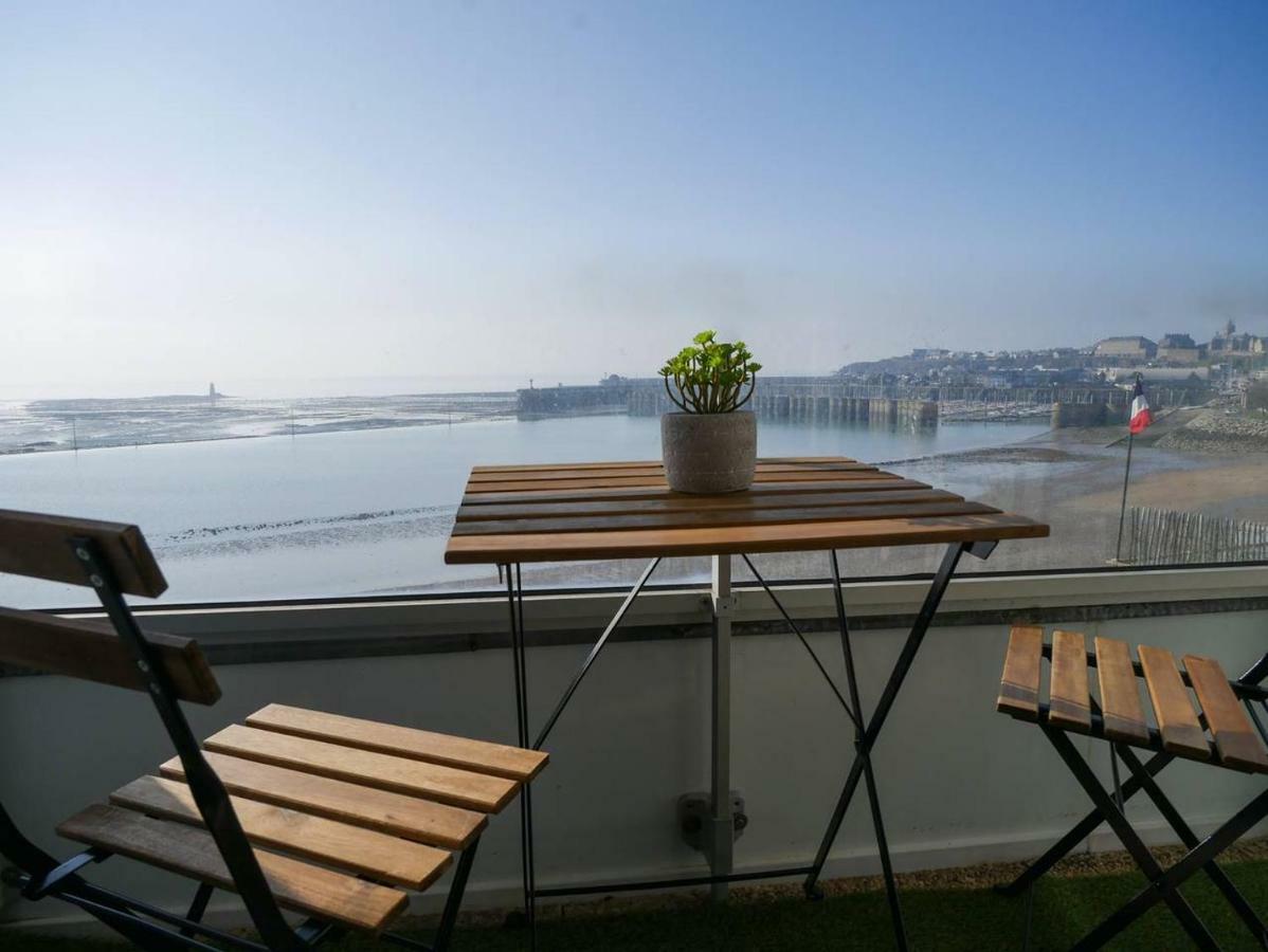 Un Balcon Sur La Mer, Acces Direct A La Plage Гранвиль Экстерьер фото
