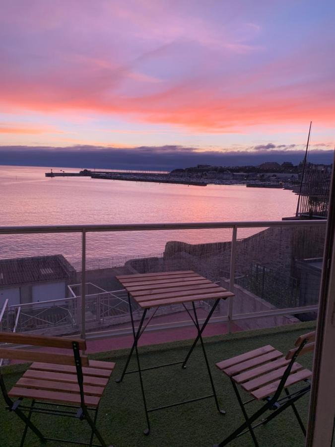 Un Balcon Sur La Mer, Acces Direct A La Plage Гранвиль Экстерьер фото